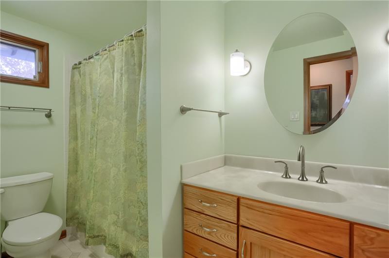 9384 Hilliard Road Pittsburgh, PA 15237 - Photo 17 of 25 Hall bath has been tastefully remodeled.