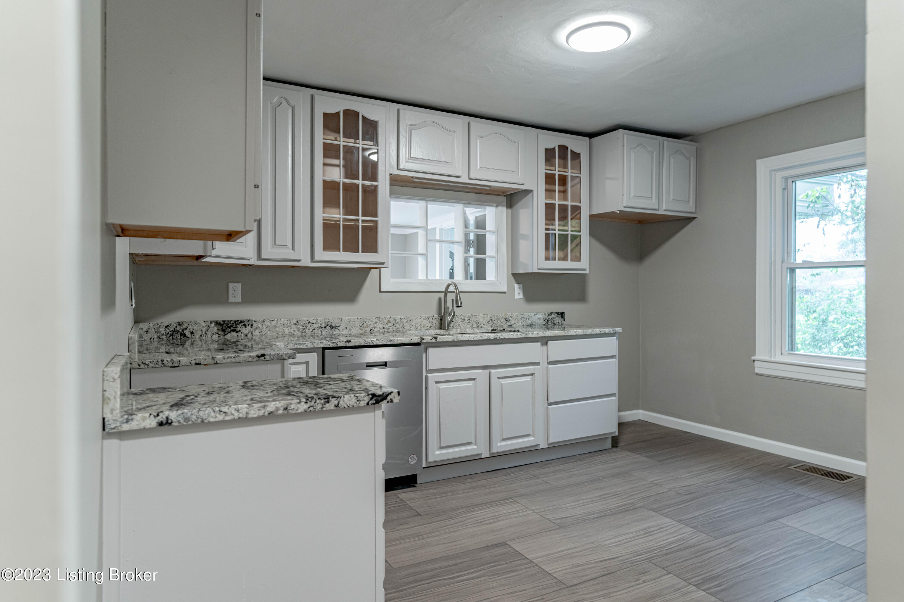 6002 Pendleton Road Louisville, KY 40272 - Photo 15 of 66 DSC02177