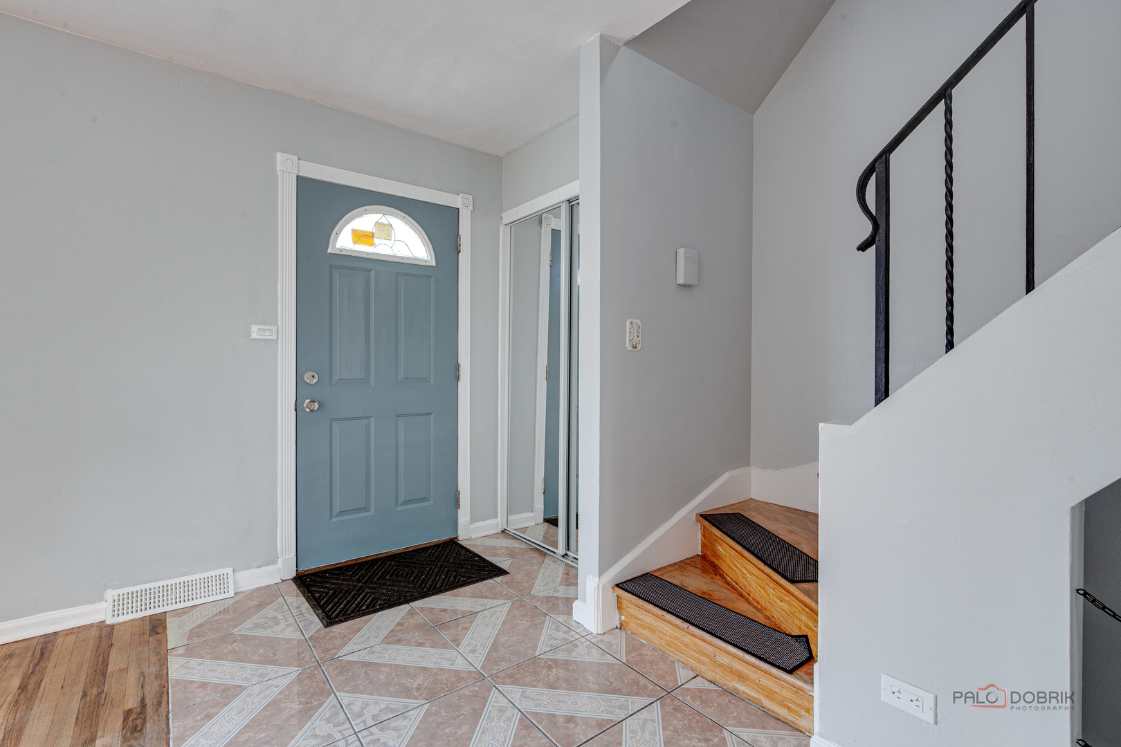 8846 Dee Road, Unit E Des Plaines, IL 60016 - Photo 8 of 28 Gallery Image 8