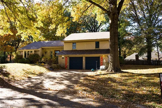 $364,900 | 1513 Northwest Weatherstone Court, Blue Springs, MO 64015