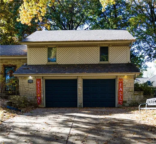 $364,900 | 1513 Northwest Weatherstone Court, Blue Springs, MO 64015