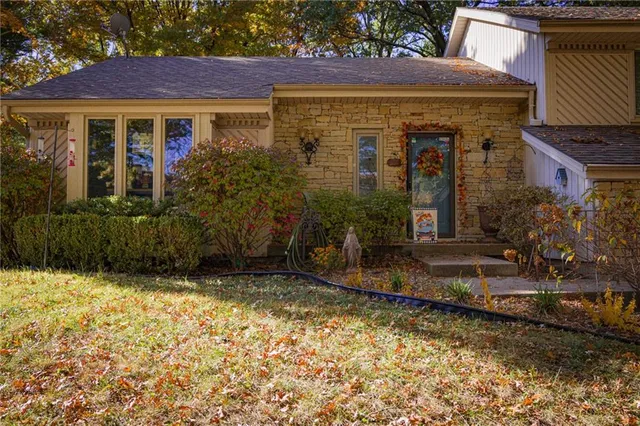 $364,900 | 1513 Northwest Weatherstone Court, Blue Springs, MO 64015