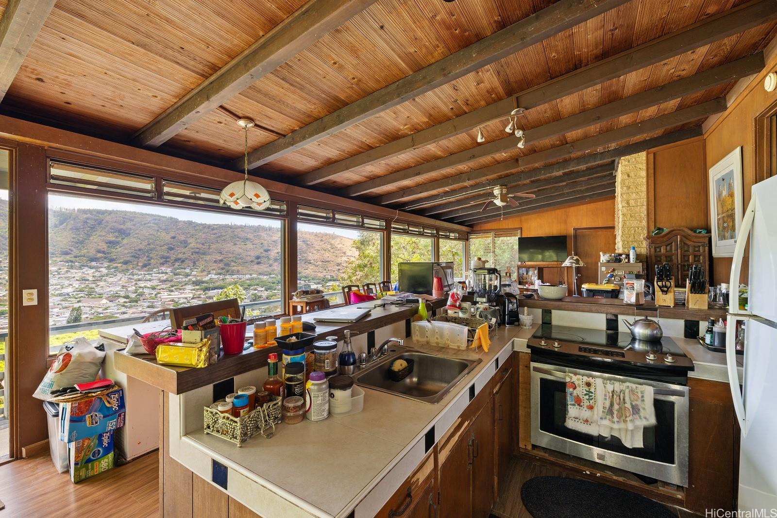 2870 Komaia Place, Unit 2870A AND 2884 Honolulu, HI 96822 - Photo 24 of 25 a view of a play room with furniture