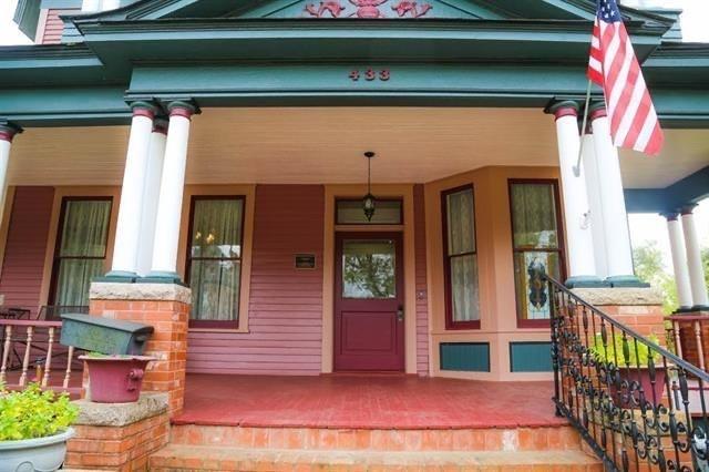 433 West Washington Street Paris, TX 75460 - Photo 4 of 12 a view of front door of house with deck