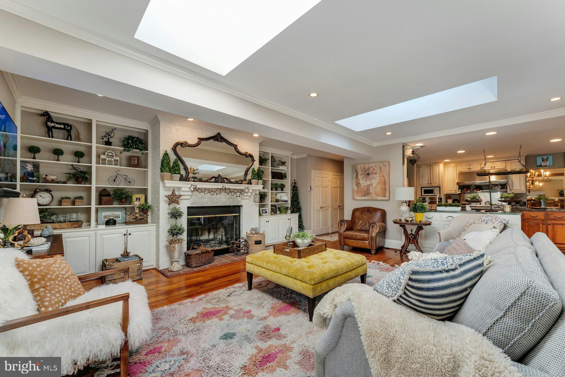 2731 Hidden Road Vienna, VA 22181 - Photo 22 of 61 Family room with built-ins