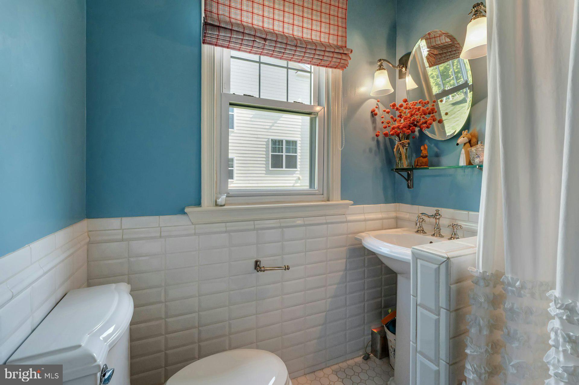 2731 Hidden Road Vienna, VA 22181 - Photo 25 of 61 Main level Bath