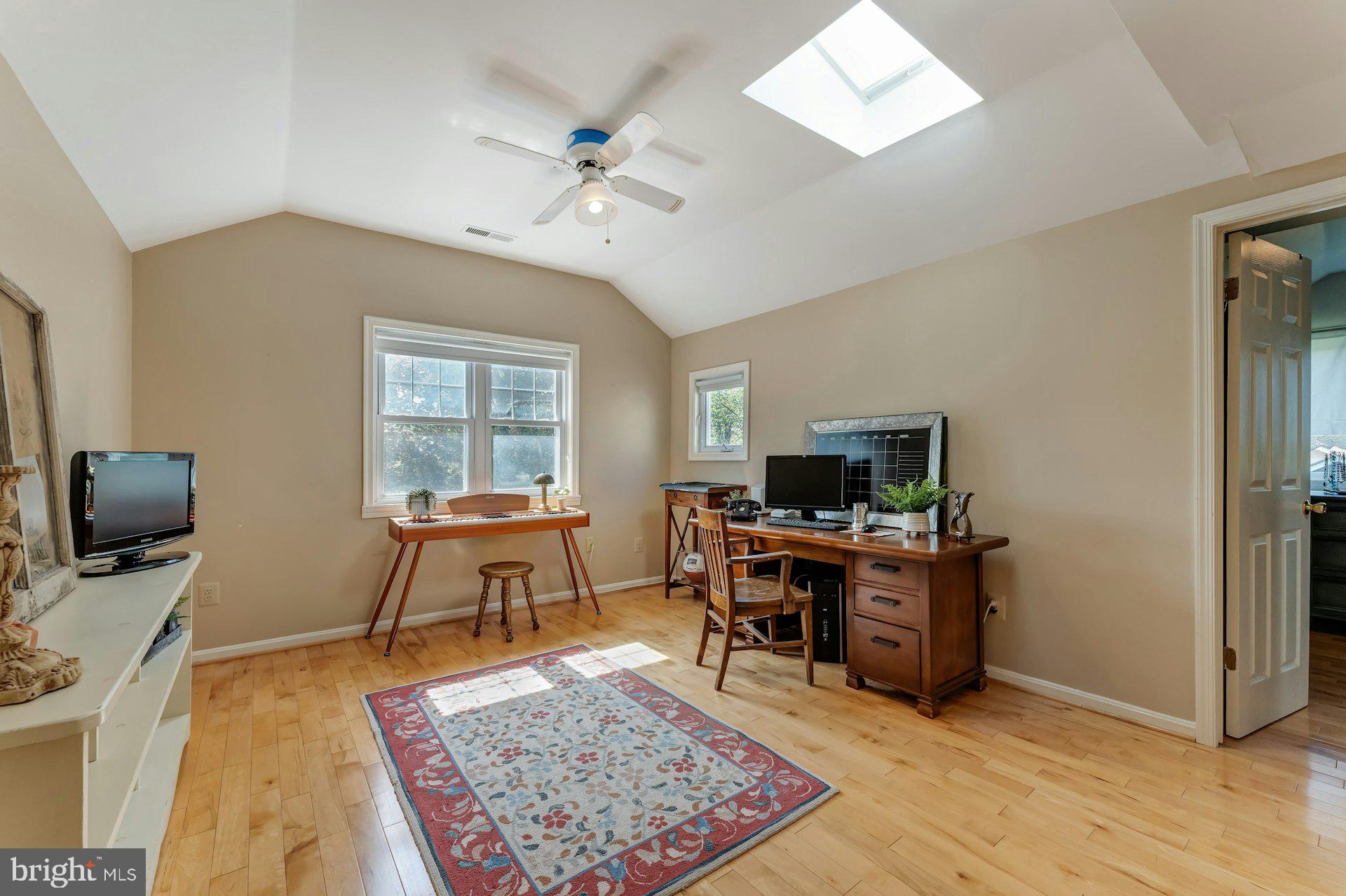 2731 Hidden Road Vienna, VA 22181 - Photo 35 of 61 Upper level BR