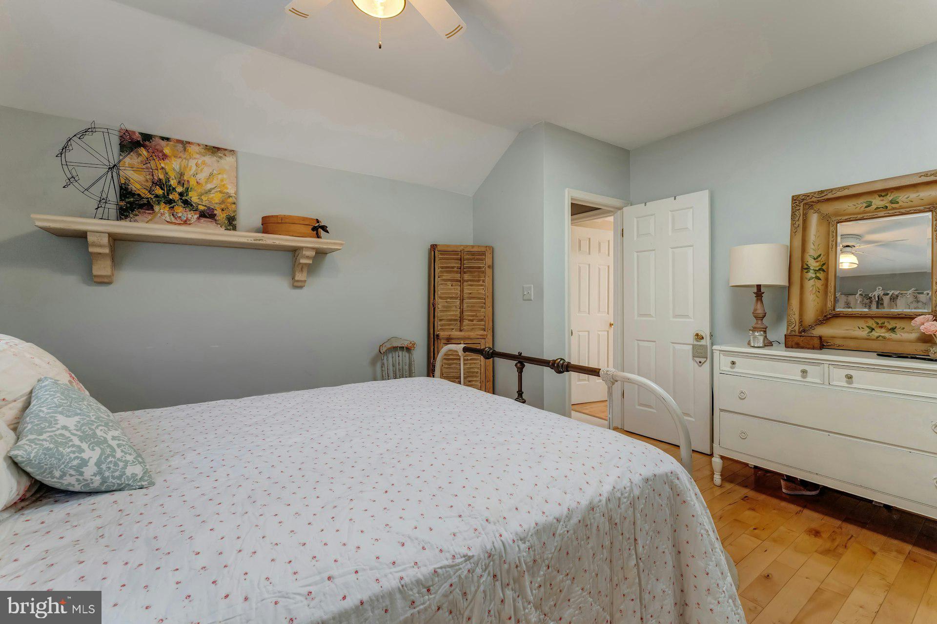 2731 Hidden Road Vienna, VA 22181 - Photo 37 of 61 Upper level BR