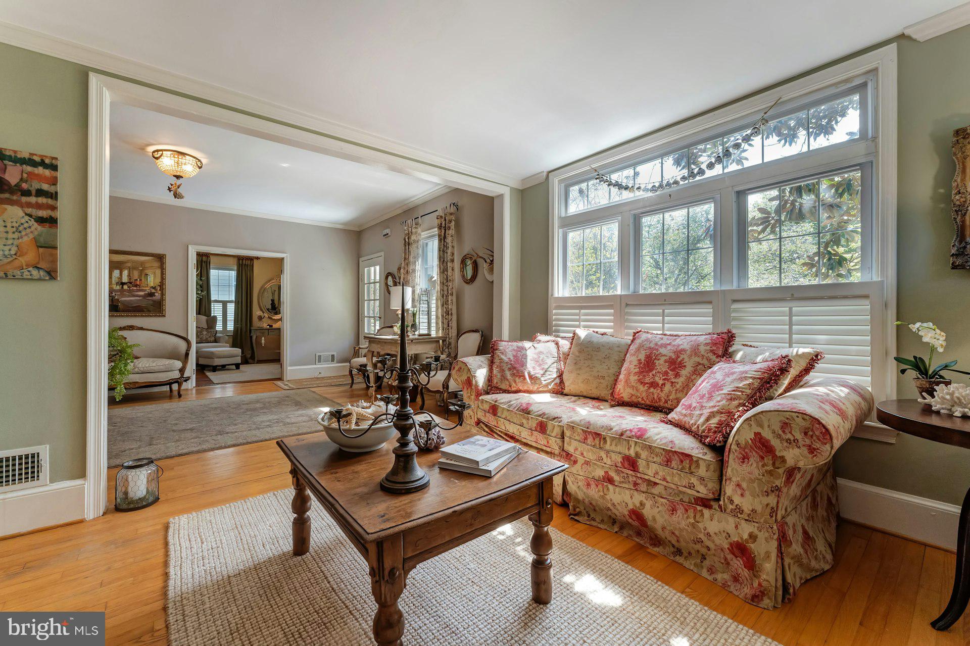 2731 Hidden Road Vienna, VA 22181 - Photo 10 of 61 Living room
