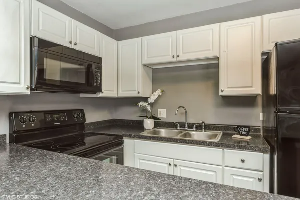 $1,050 | 20 St Thomas Colony Street, Unit 7, Fox Lake, IL 60020