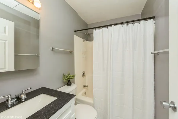 $1,050 | 20 St Thomas Colony Street, Unit 7, Fox Lake, IL 60020