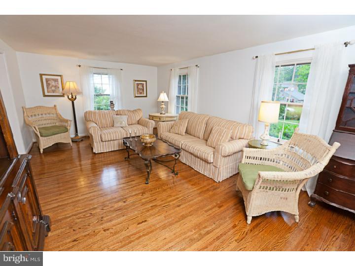 121 Iron Master Road Cherry Hill, NJ 08034 - Photo 6 of 22 Living Room