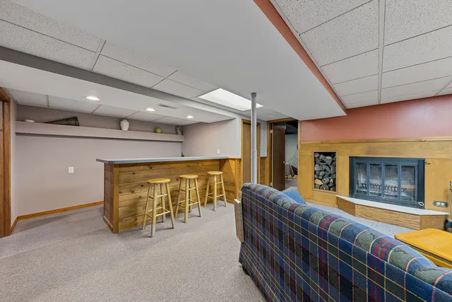 a view of livingroom with furniture