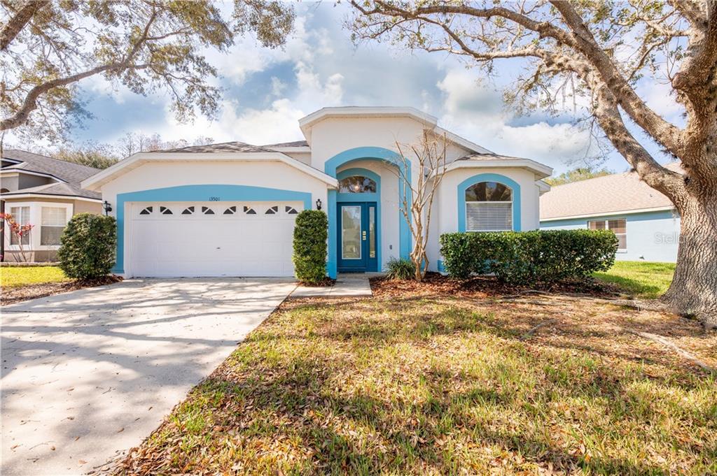 4 bedroom Home in Waterford Lakes Community with no rear neighbors!