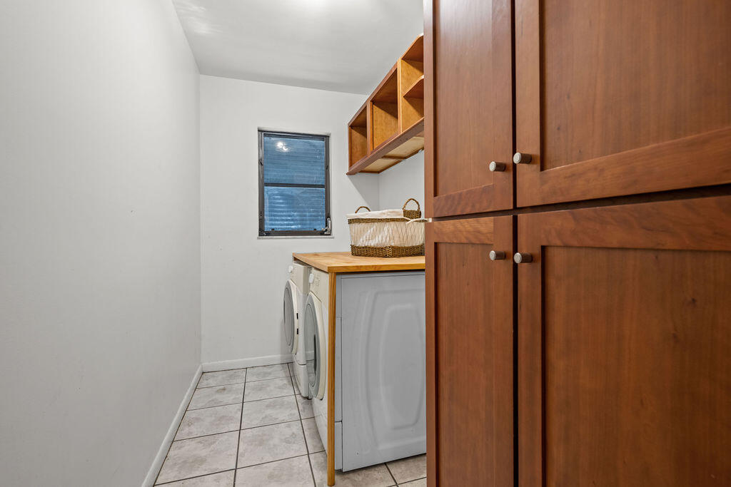 5068 Southeast Major Way Stuart, FL 34997 - Photo 30 of 50 Spacious laundry