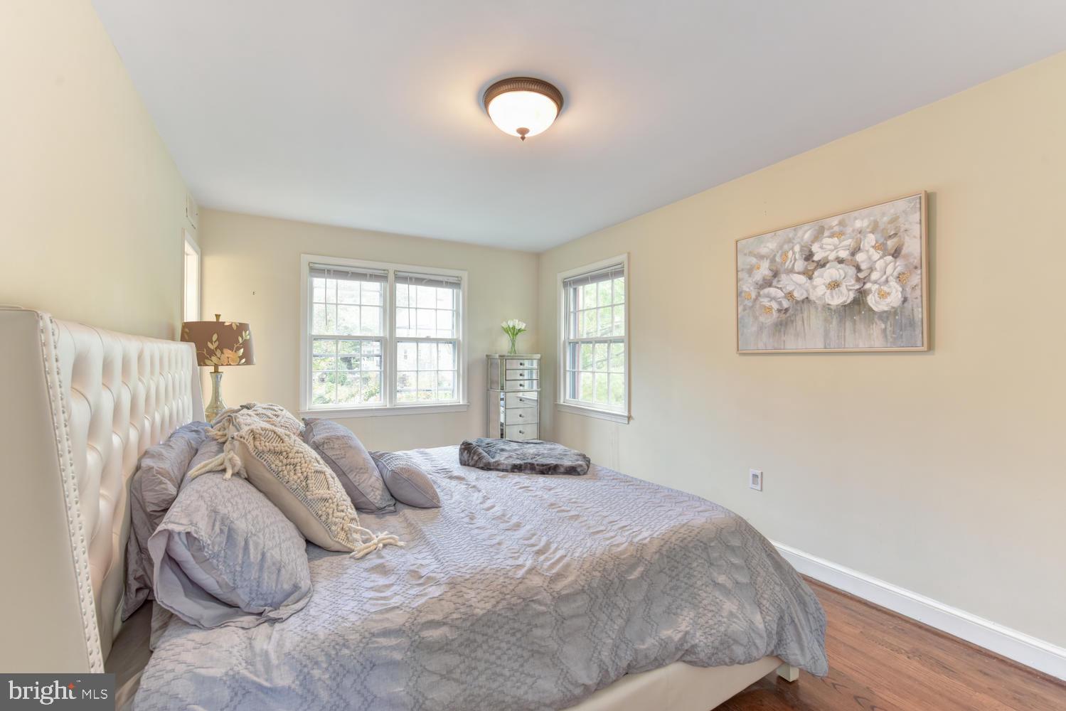 6307 Fort Hunt Road Alexandria, VA 22307 - Photo 20 of 58 Master bedroom with hardwood floors