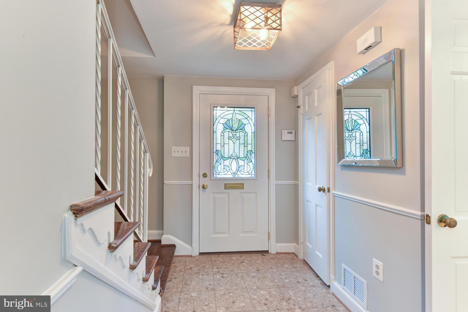 6307 Fort Hunt Road Alexandria, VA 22307 - Photo 4 of 58 gracious entry foyer