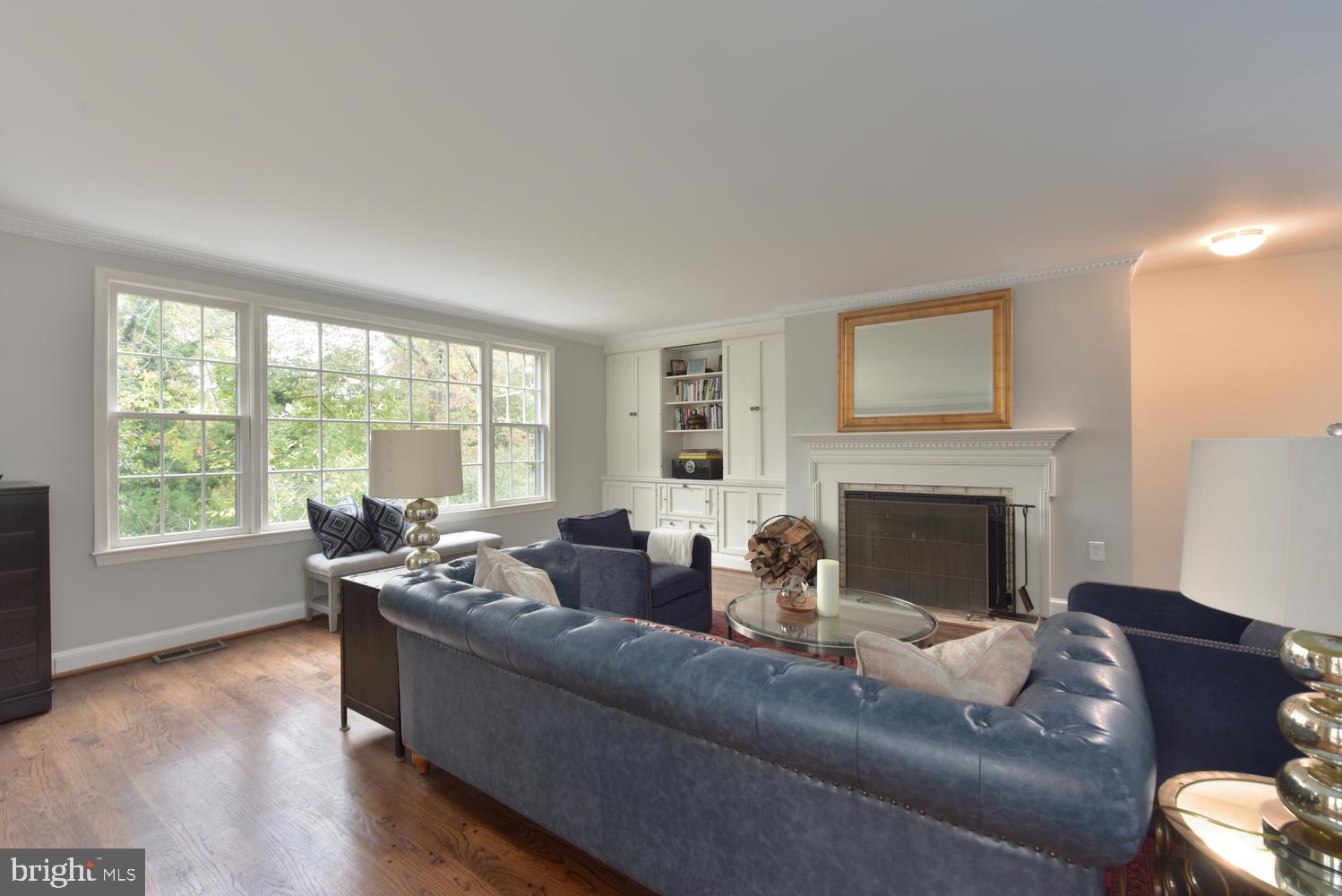 6307 Fort Hunt Road Alexandria, VA 22307 - Photo 6 of 58 Family room with garden view