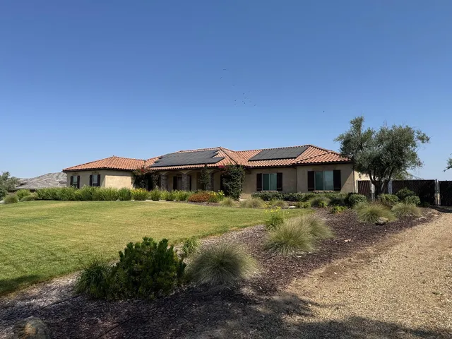 $1,350,000 | 13390 East Falcon Meadow Lane, Clovis, CA 93619