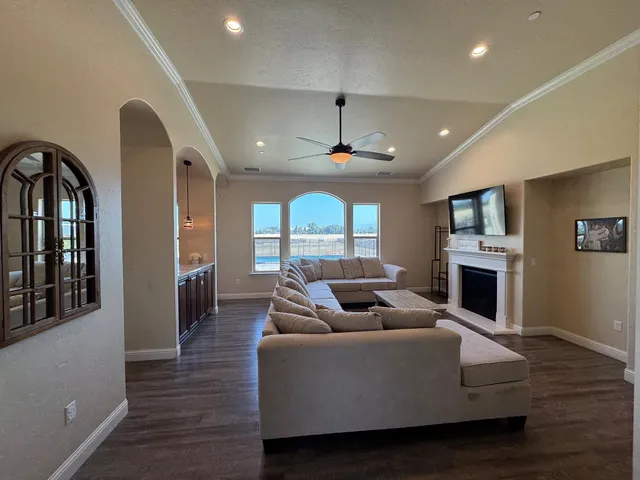 $1,350,000 | 13390 East Falcon Meadow Lane, Clovis, CA 93619