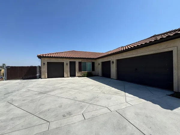 $1,350,000 | 13390 East Falcon Meadow Lane, Clovis, CA 93619