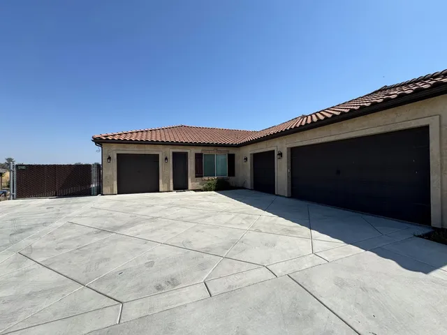 $1,350,000 | 13390 East Falcon Meadow Lane, Clovis, CA 93619