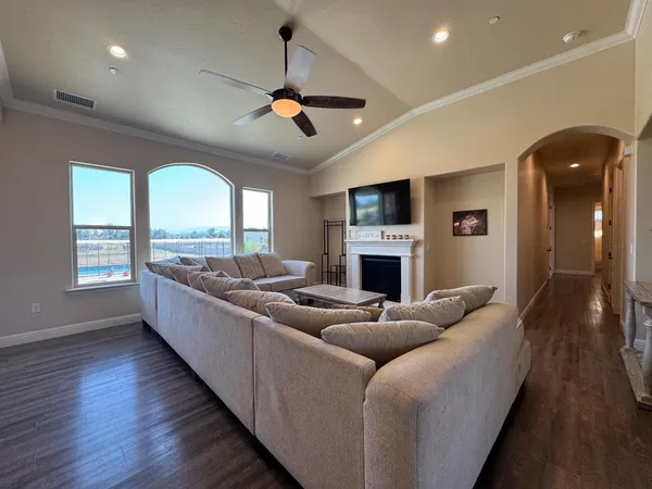 $1,350,000 | 13390 East Falcon Meadow Lane, Clovis, CA 93619