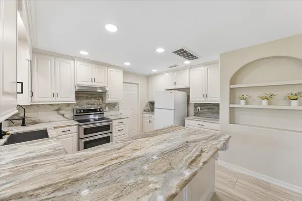 $369,000 | 5015 Kleinmeadow Court, Houston, TX 77066