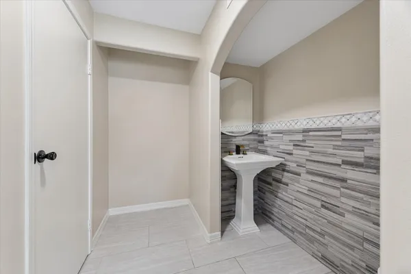 $369,000 | 5015 Kleinmeadow Court, Houston, TX 77066
