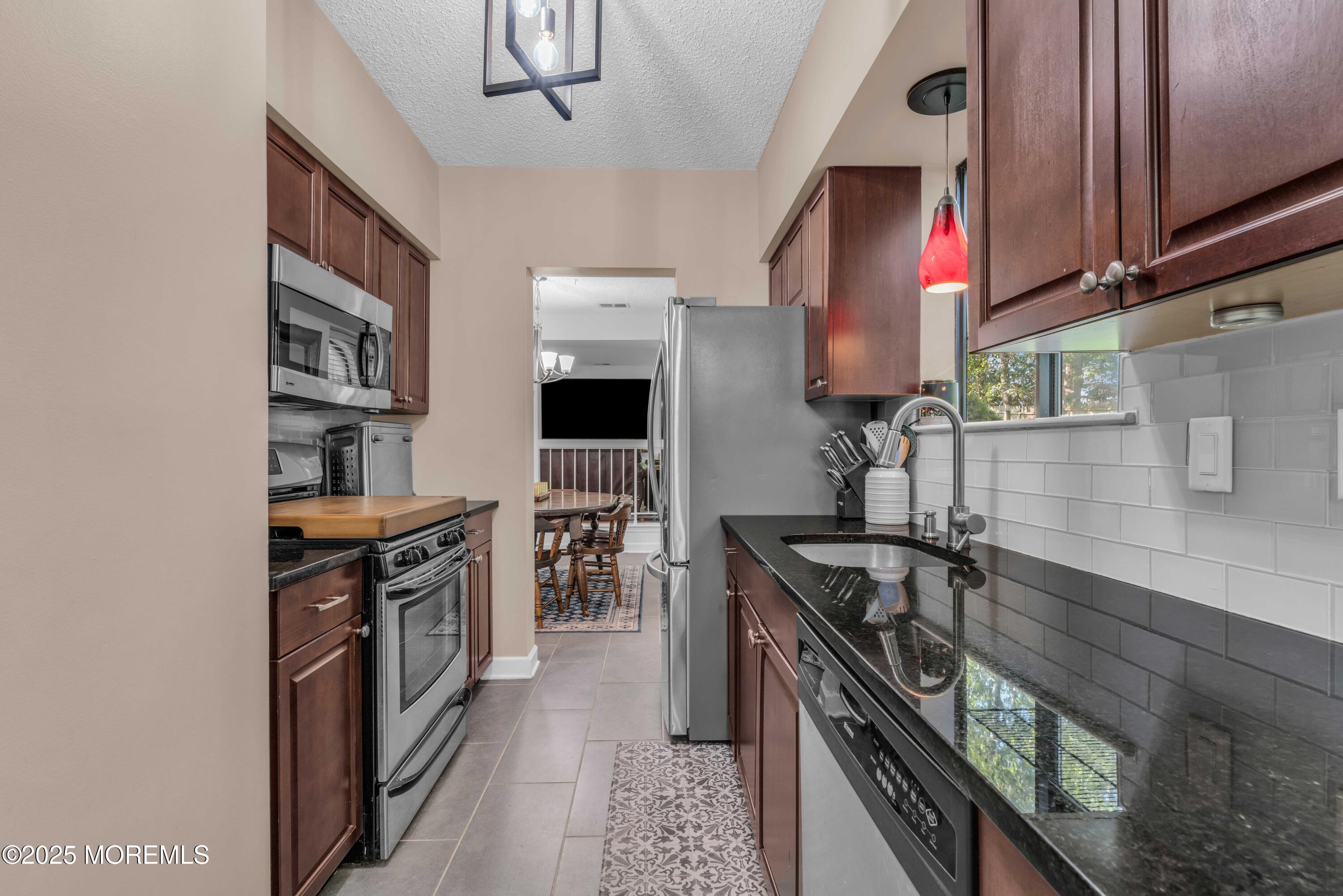 646 Ridgeview Court, Unit 646 Toms River, NJ 08753 - Photo 7 of 26 photos_high_resolution_HOM09160