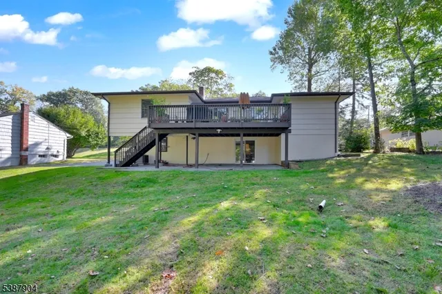 a view of a house with backyard and a tree