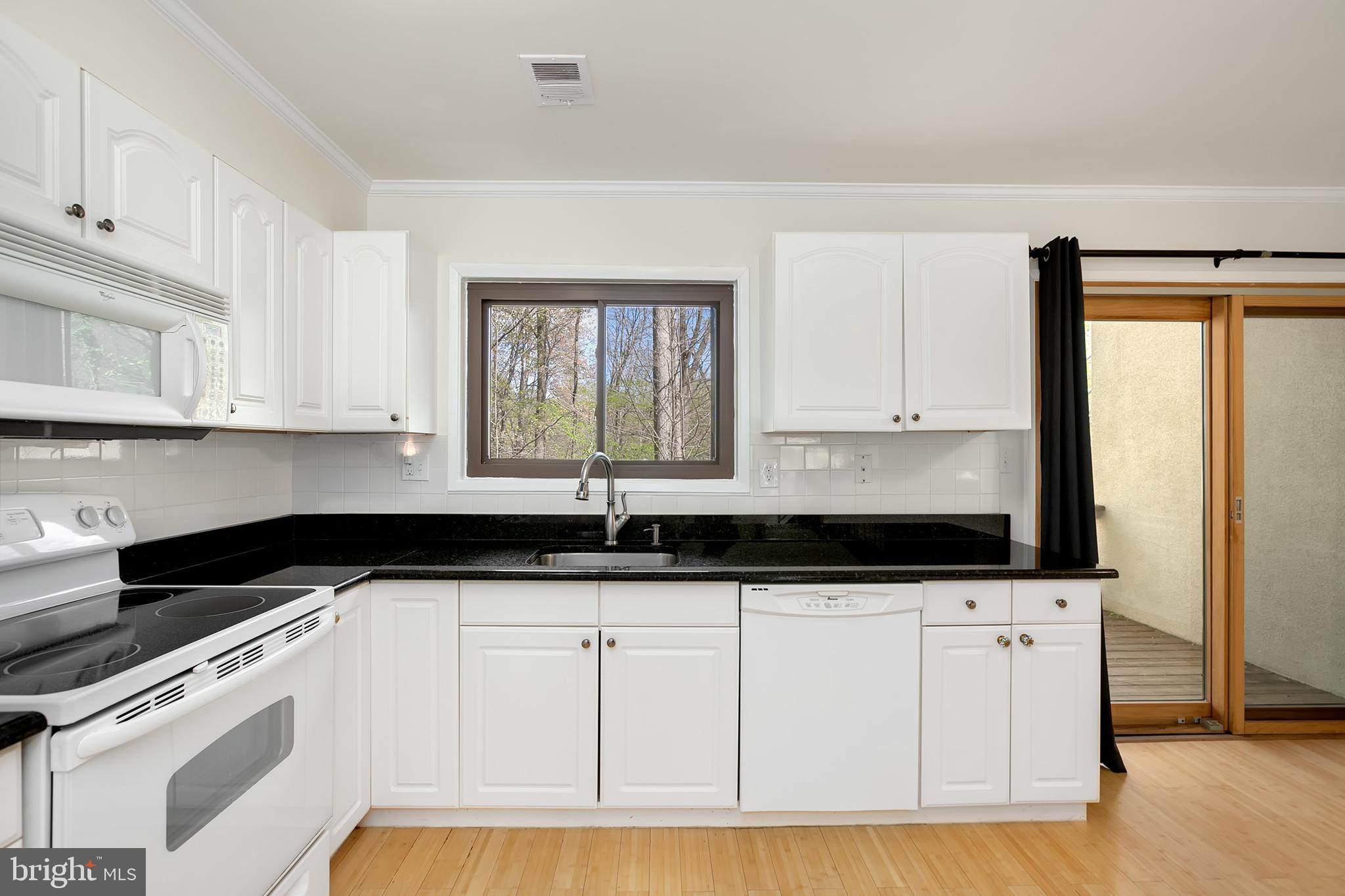 2258 White Cornus Lane Reston, VA 20191 - Photo 12 of 36
