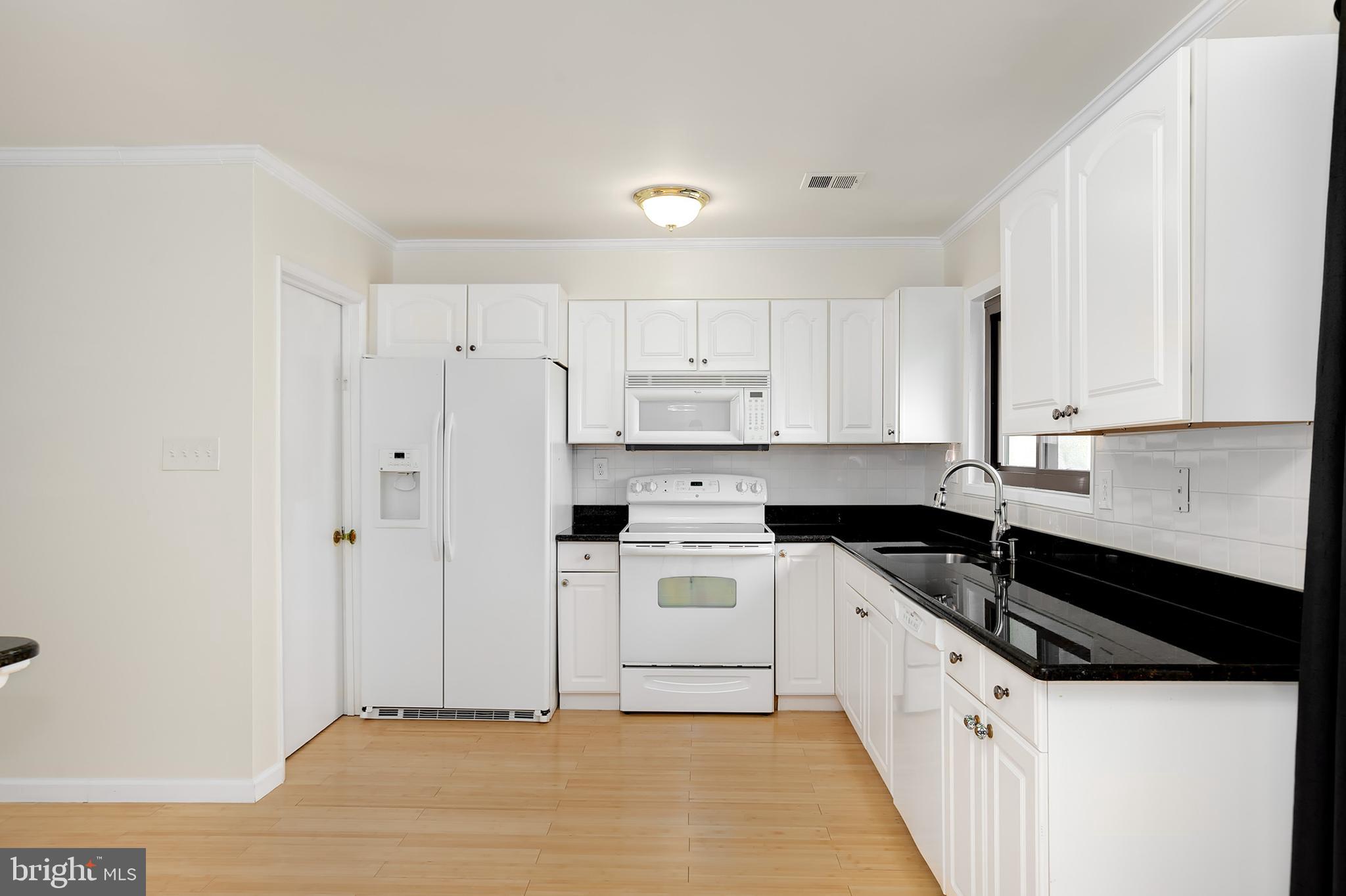 2258 White Cornus Lane Reston, VA 20191 - Photo 10 of 36