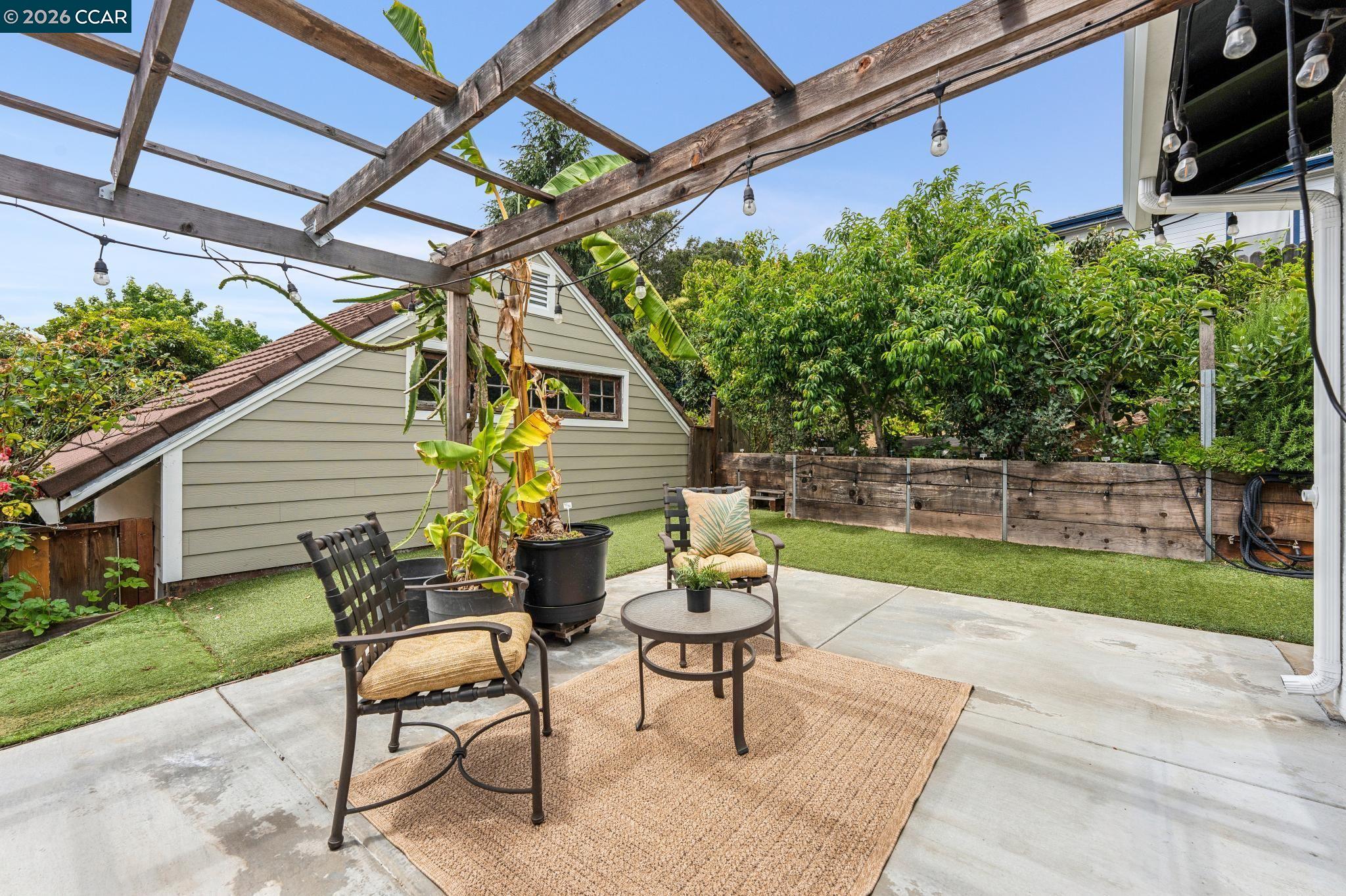 4037 Rusting Avenue Oakland, CA 94605 - Photo 34 of 35