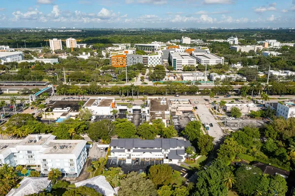$650,000 | 5750 Turin Street, Unit 206, Coral Gables, FL 33146