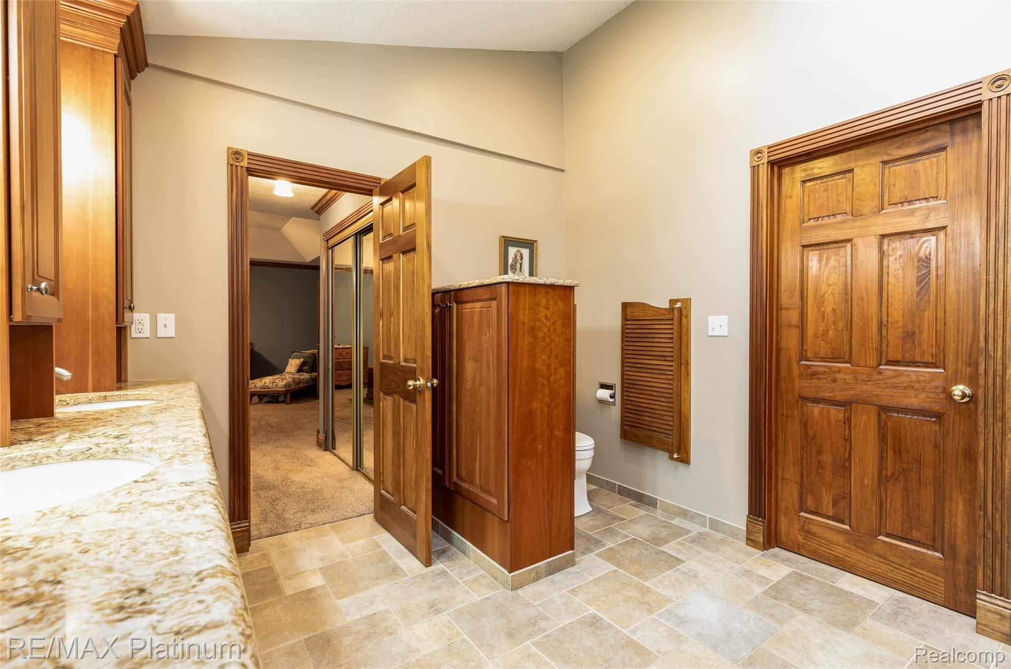 5275 Bullard Road Fenton, MI 48430 - Photo 22 of 69 41.MasterBathroom