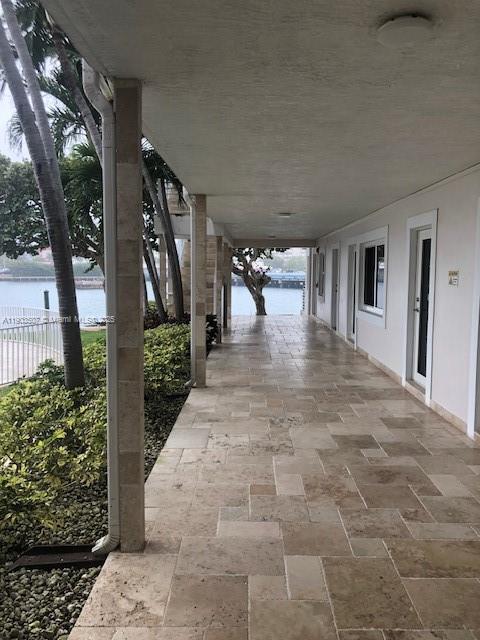 7905 East Drive, Unit 9C North Bay Village, FL 33141 - Photo 4 of 11 a view of entryway