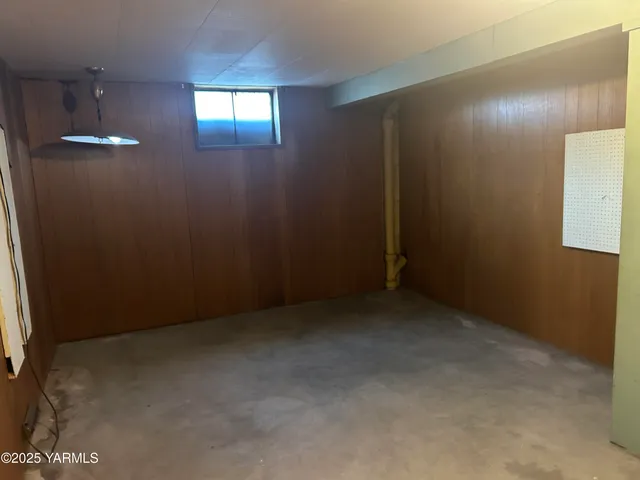 a view of a backyard with plants and wooden floor