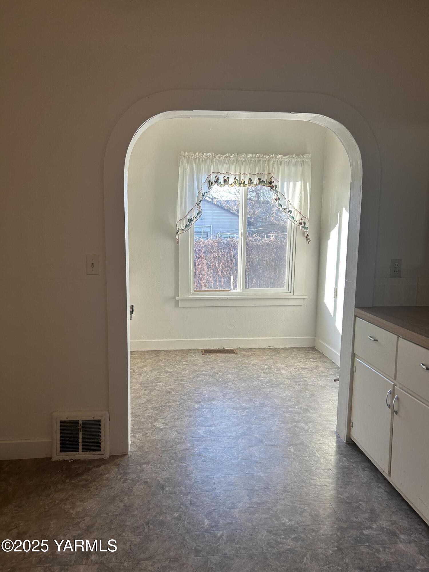 1110 South 8th Avenue Yakima, WA 98902 - Photo 6 of 25 a view of an empty room with a window