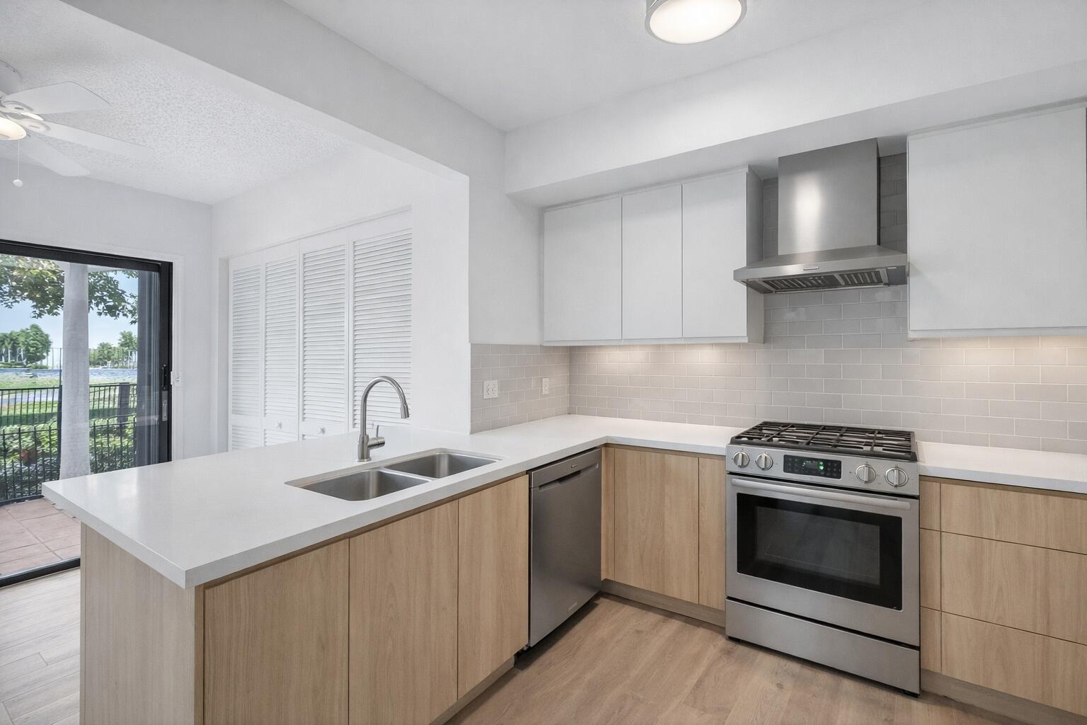 6535 Parkview Drive, Unit B Boca Raton, FL 33433 - Photo 16 of 37 virtual kitchen