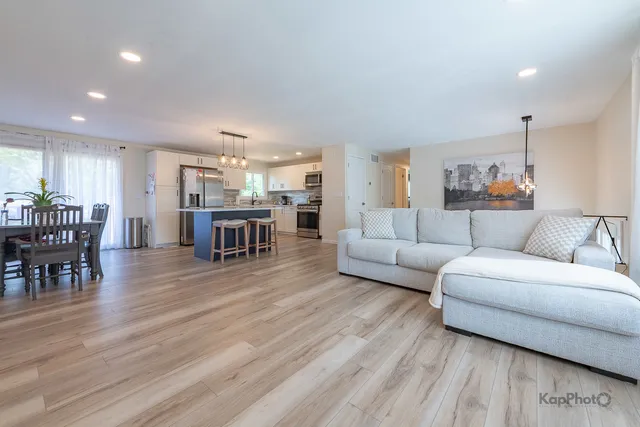 $522,800 | 818 Brentwood Court, Schaumburg, IL 60193