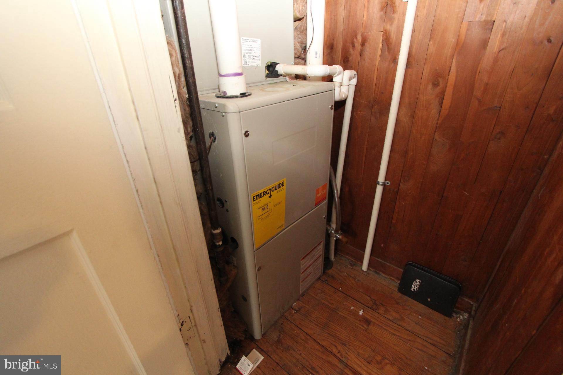 2311 Rhawn Street Philadelphia, PA 19152 - Photo 17 of 34 a utility room with dryer and washer