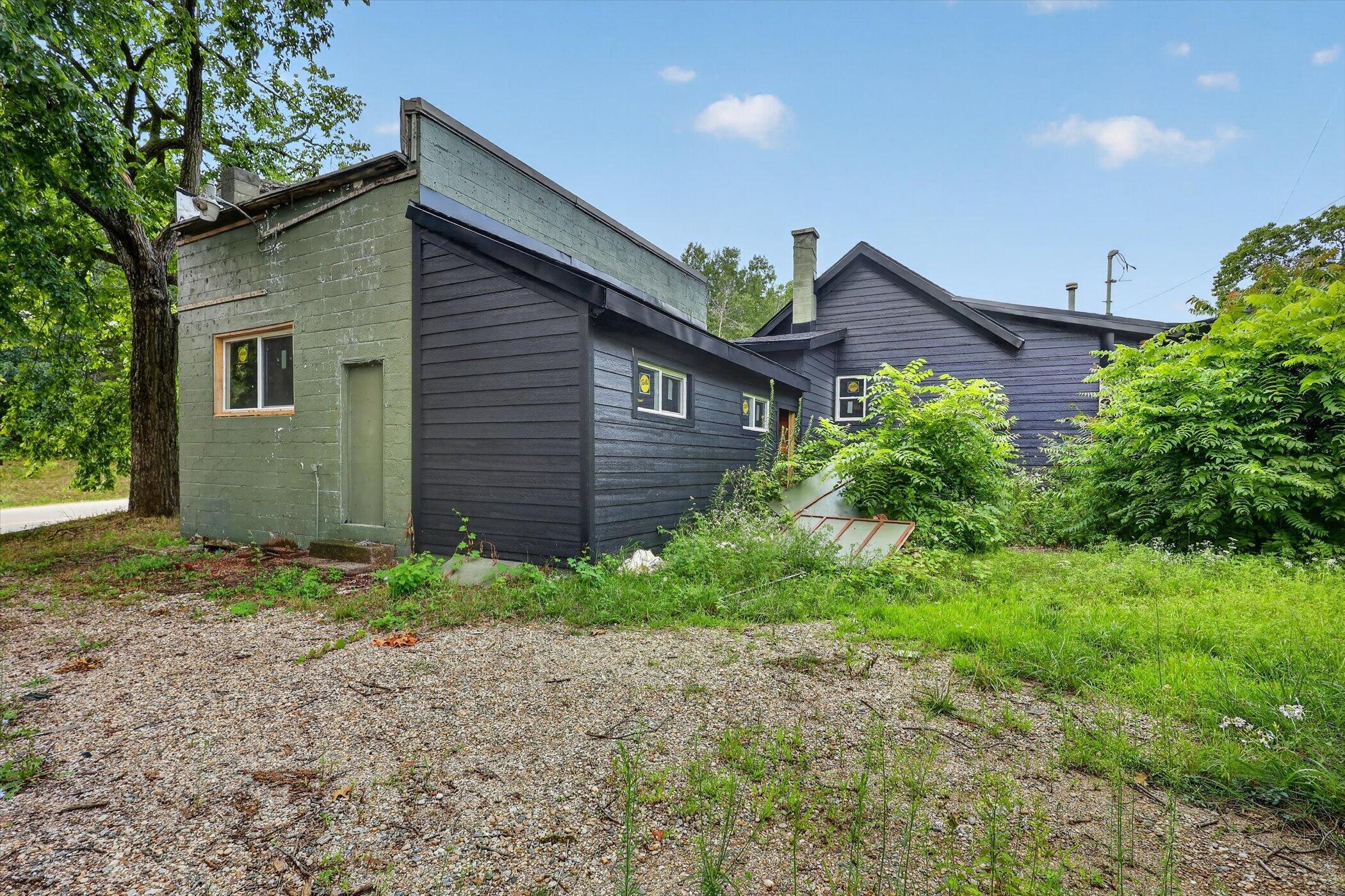 7820 Cascade Road Southeast Ada, MI 49301 - Photo 5 of 15 06-7820-Cascade-Rd-SE-WindowStill-Photog
