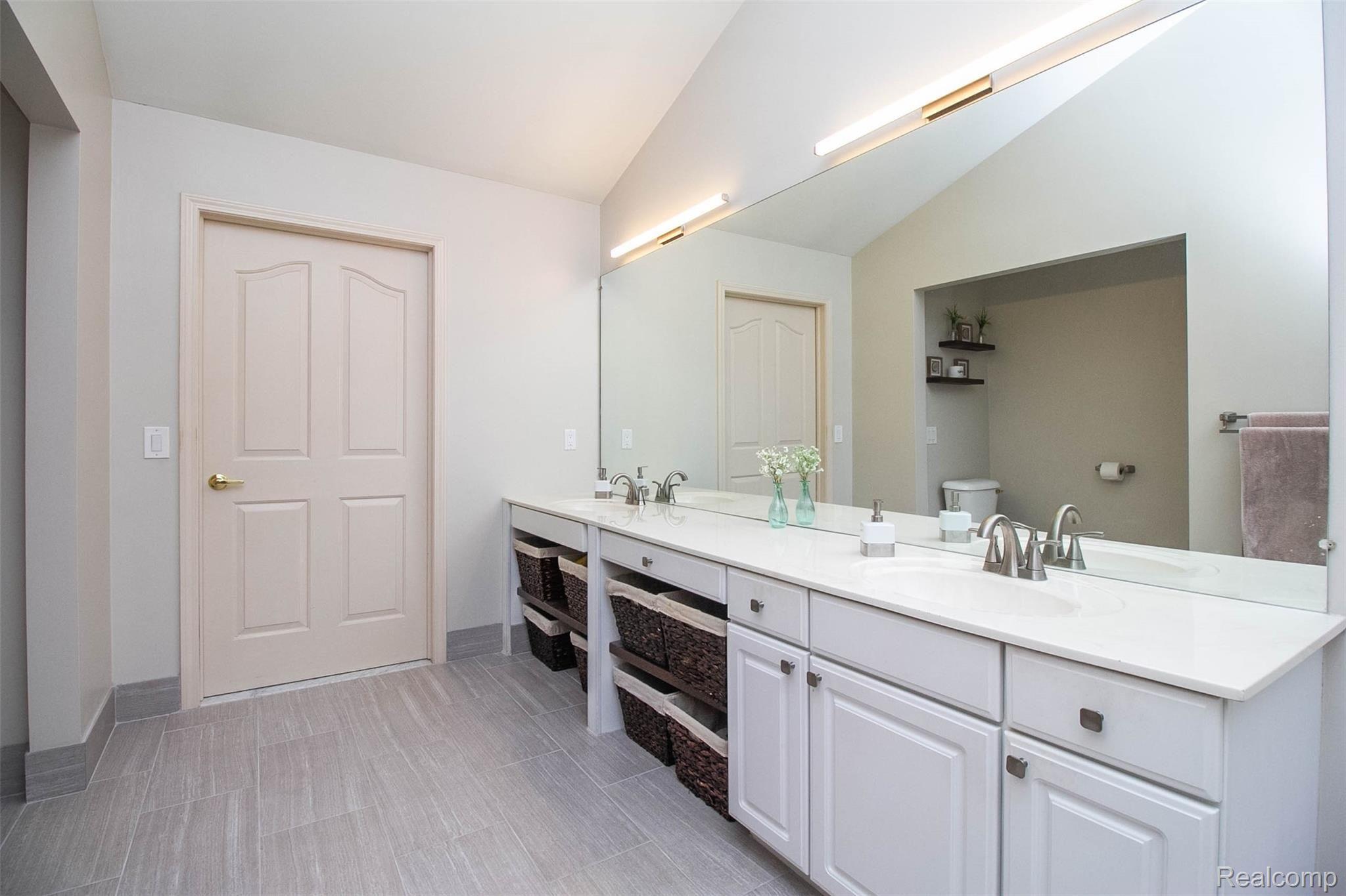 810 Loggers Circle Rochester, MI 48307 - Photo 42 of 73 34.jpg