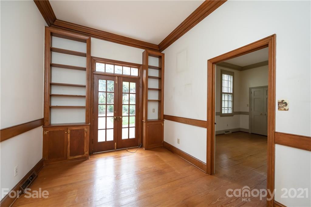 3229 Colony Road Charlotte, NC 28211 - Photo 12 of 44 a view of an empty room with a window