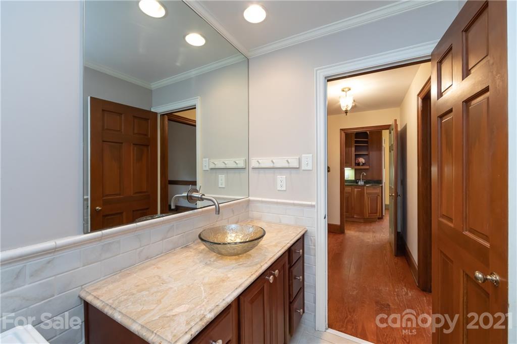 3229 Colony Road Charlotte, NC 28211 - Photo 21 of 44 a kitchen with a table and chairs