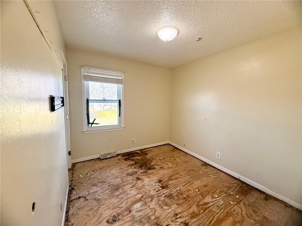 3112 Hampton Road St. Joseph, MO 64505 - Photo 6 of 16