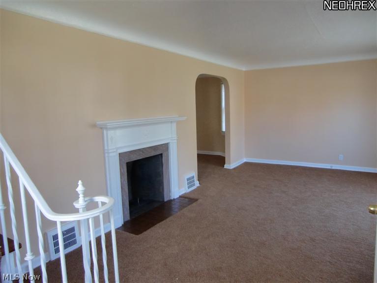 1131 Pennfield Road Cleveland, OH 44121 - Photo 3 of 23