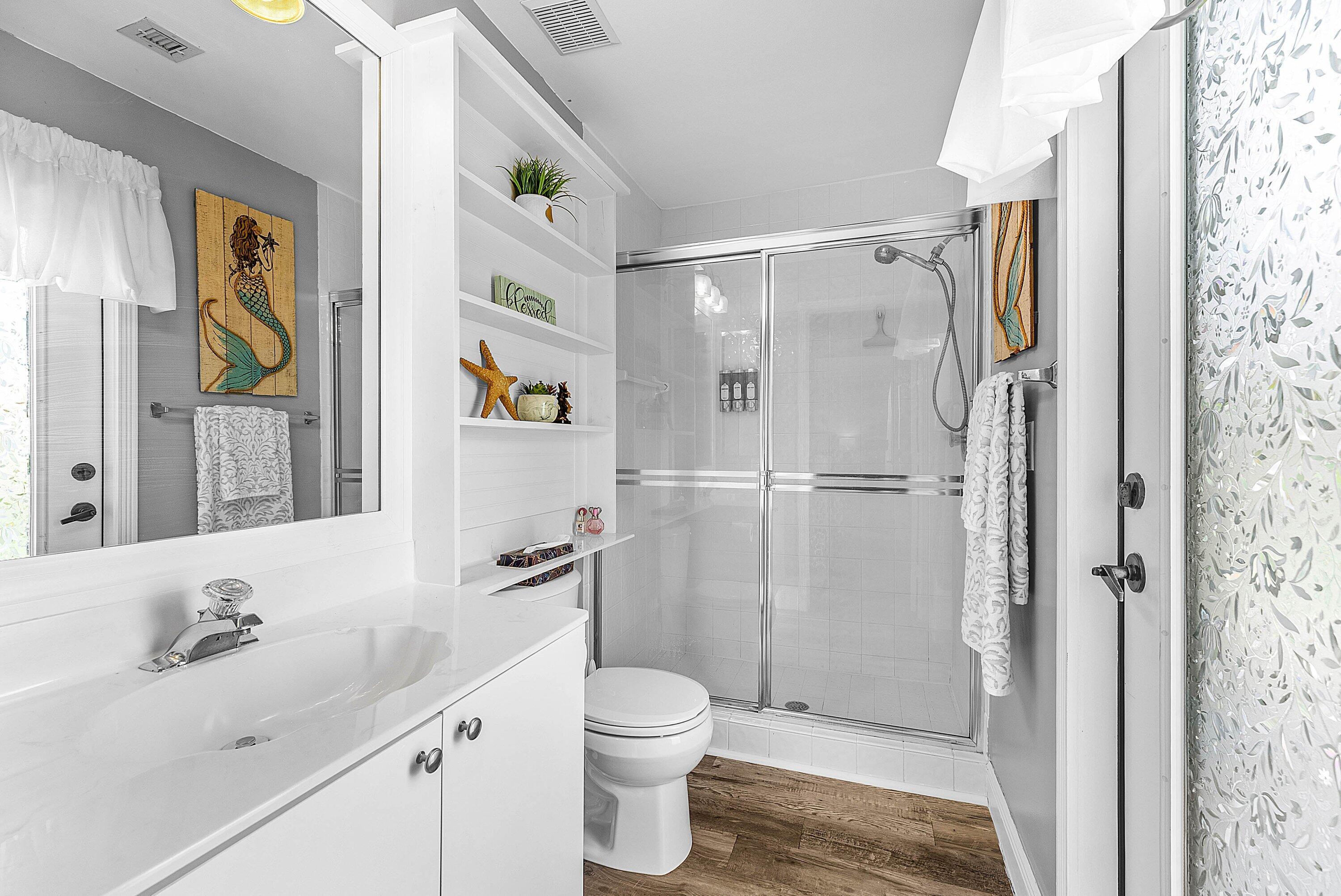 20139 South Key Drive Boca Raton, FL 33498 - Photo 18 of 51 Middle Bathroom