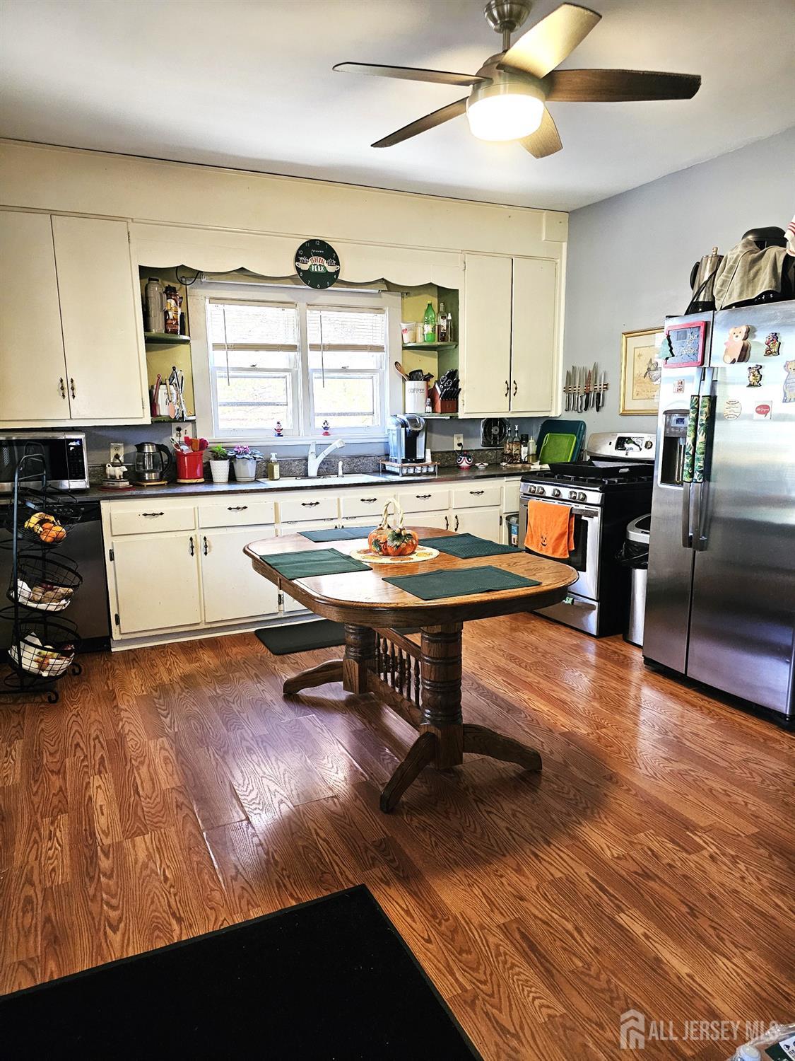 402 Raritan Avenue Middlesex, NJ 08846 - Photo 8 of 48 Gallery Image 8